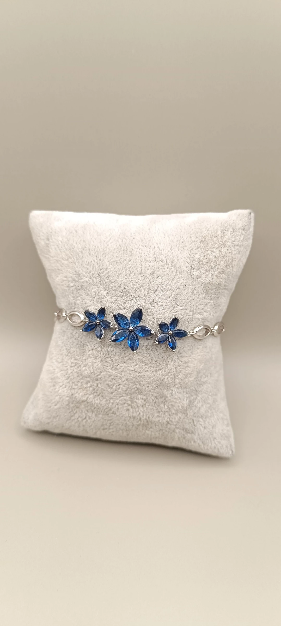 Pulseira lindíssima com flores 